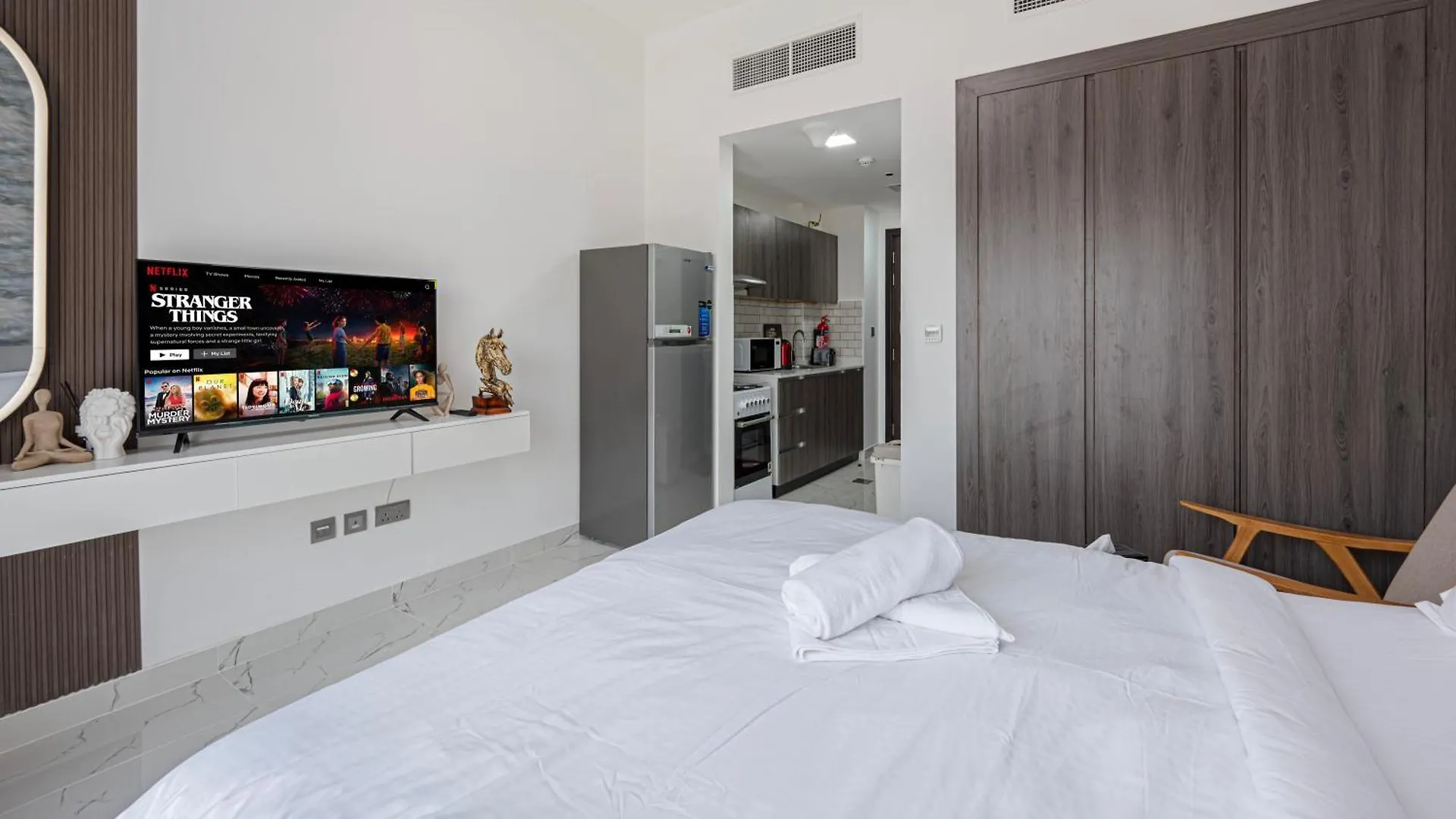 Chic Urban Retreat Immerse Yourself In Comfort Dubai Emirados Árabes Unidos