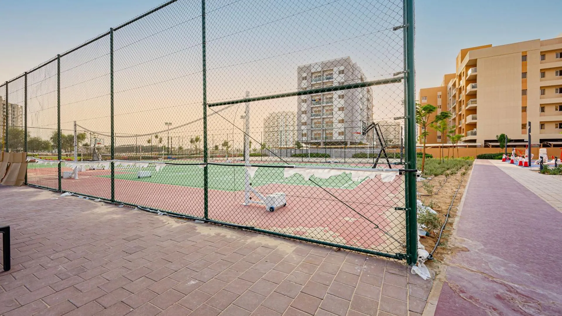 Chic Urban Retreat Immerse Yourself In Comfort Dubai United Arab Emirates