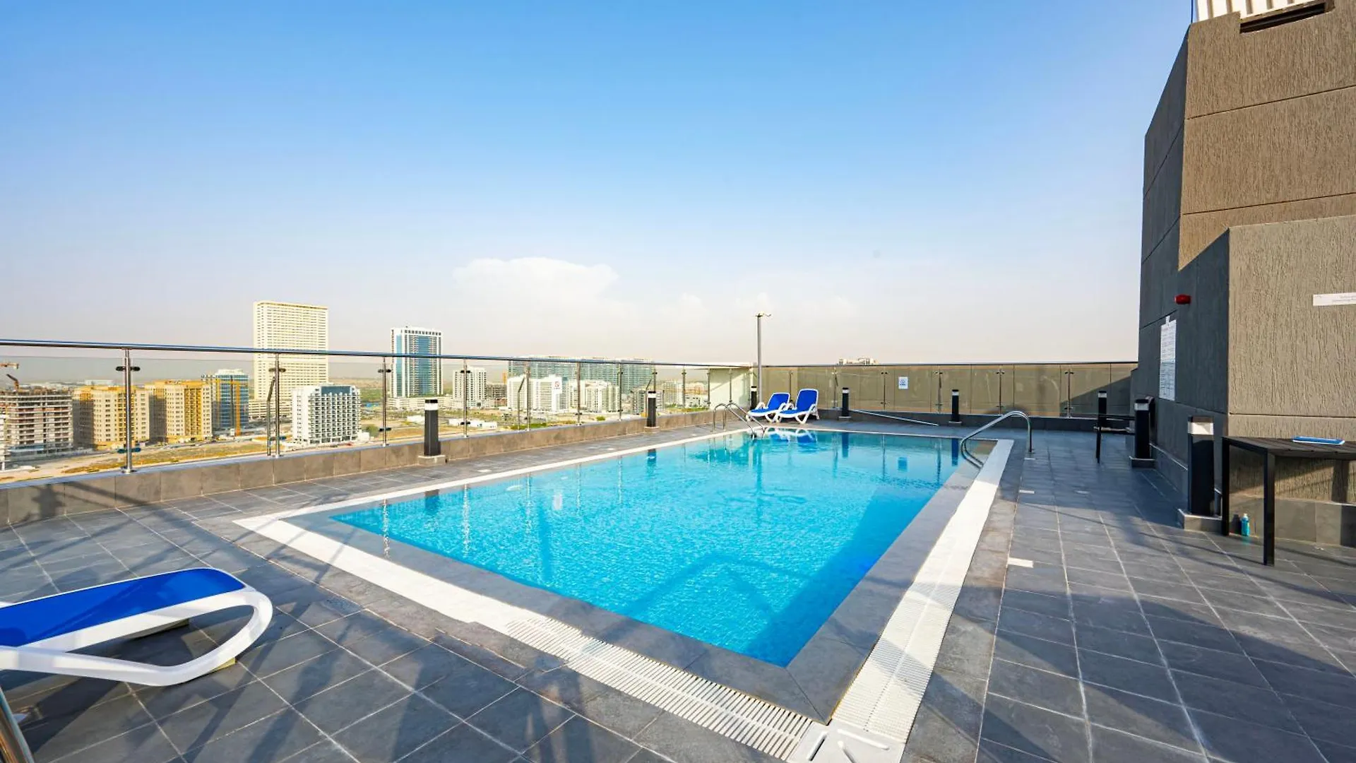 Chic Urban Retreat Immerse Yourself In Comfort Dubai