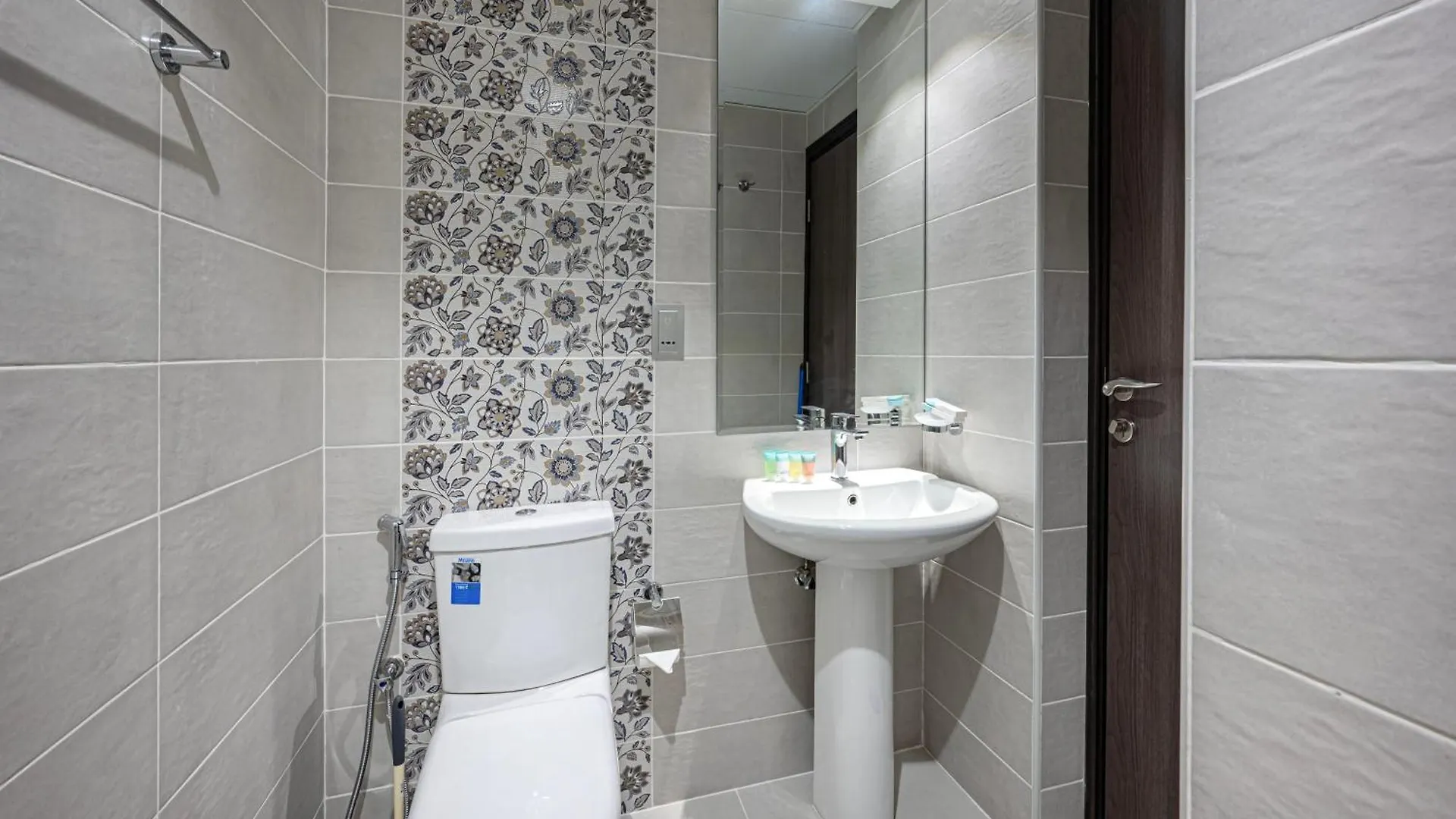 Apartment Chic Urban Retreat Immerse Yourself In Comfort Dubai