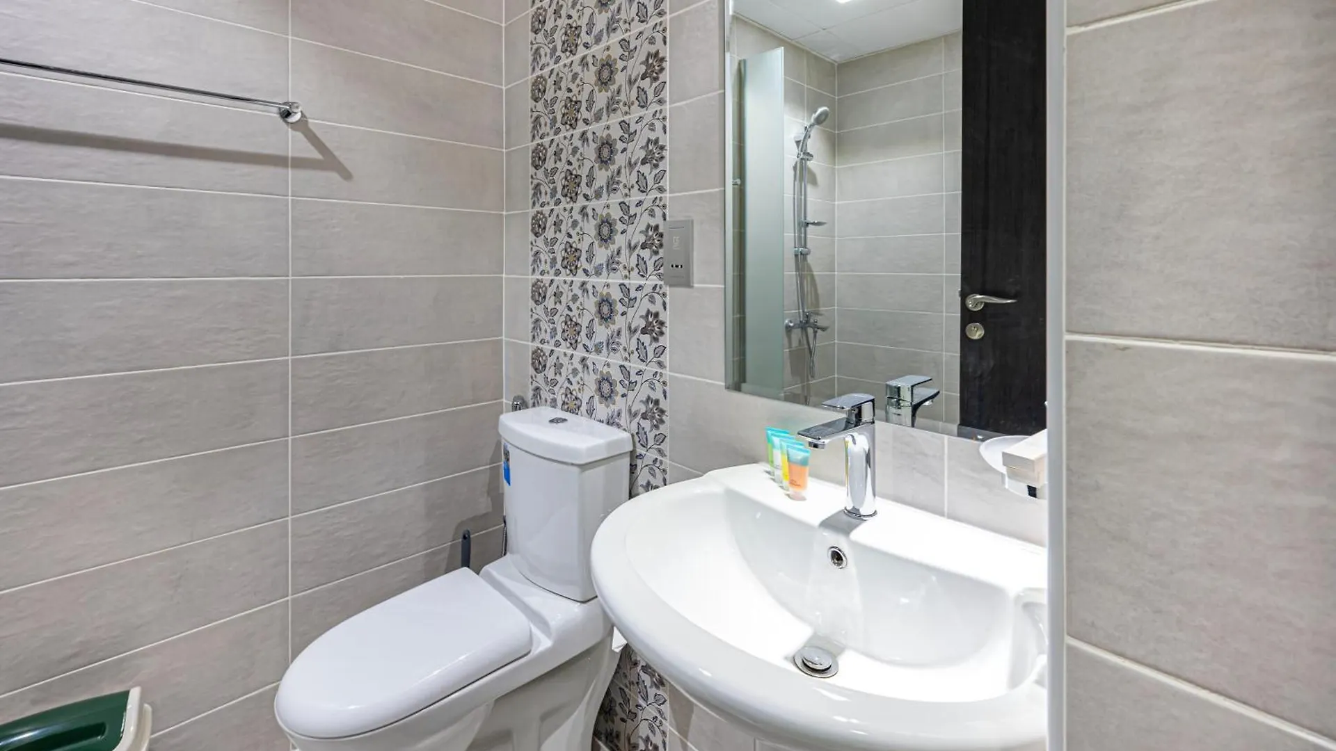 Apartment Chic Urban Retreat Immerse Yourself In Comfort Dubai United Arab Emirates