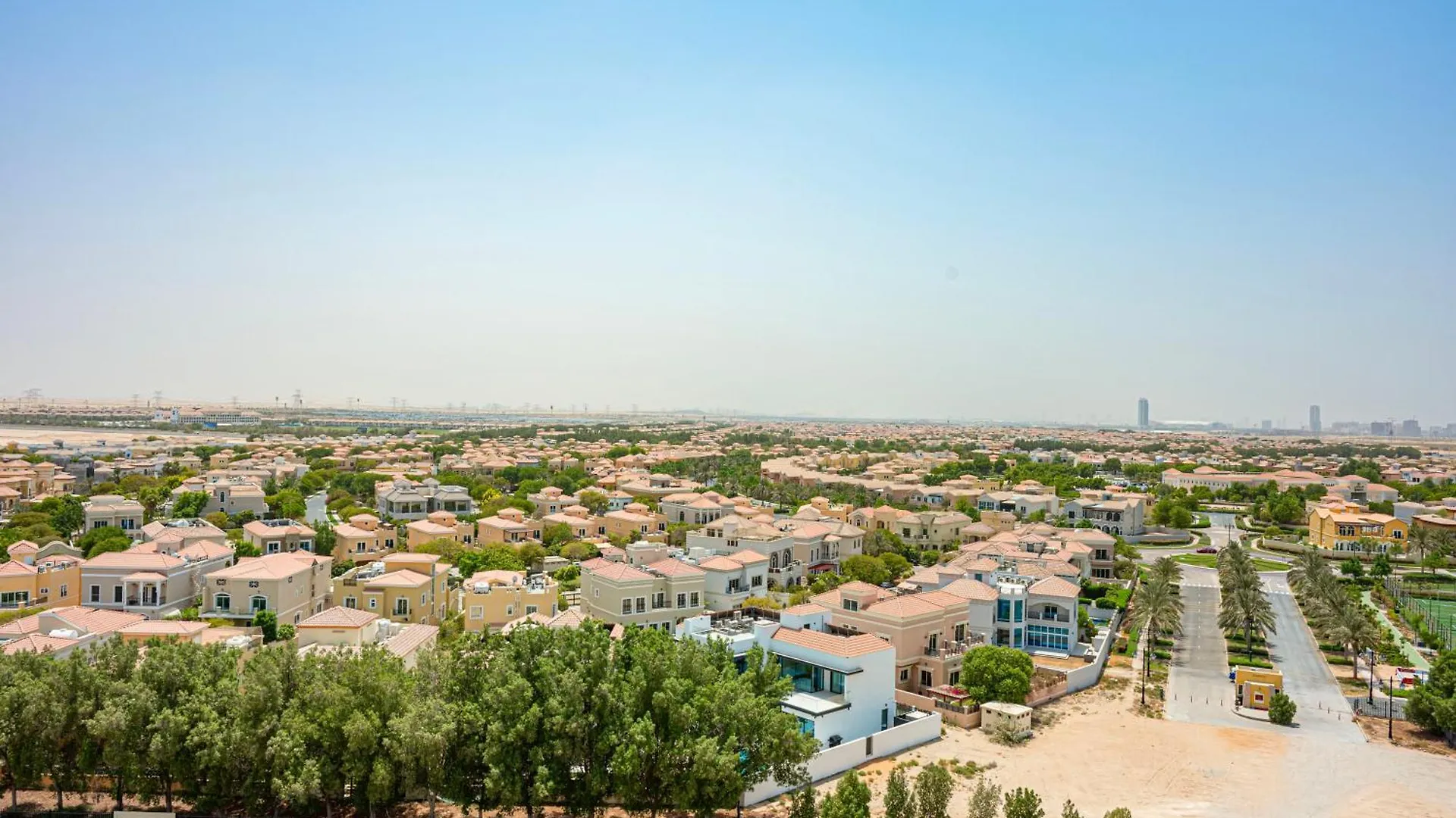 Chic Urban Retreat Immerse Yourself In Comfort Dubai Apartment