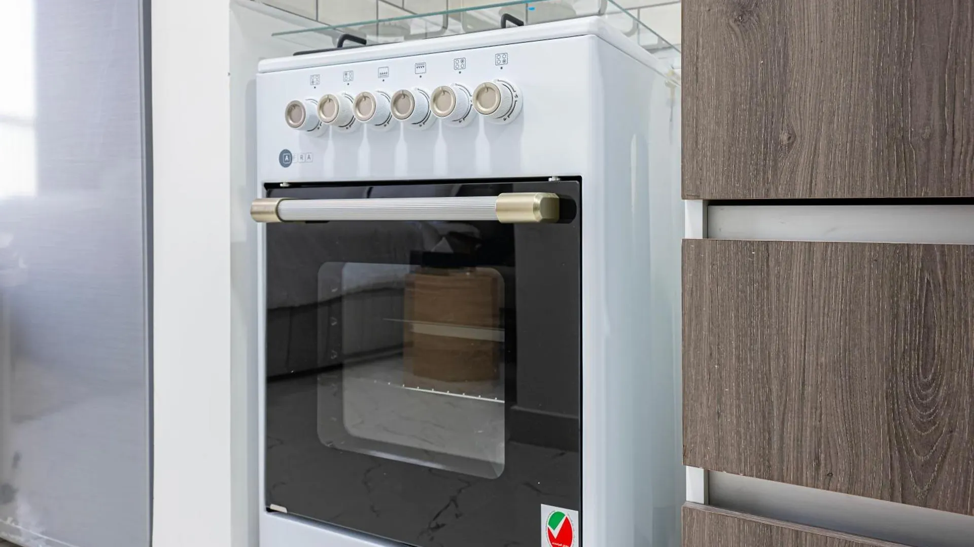 Chic Urban Retreat Immerse Yourself In Comfort Dubai Apartment