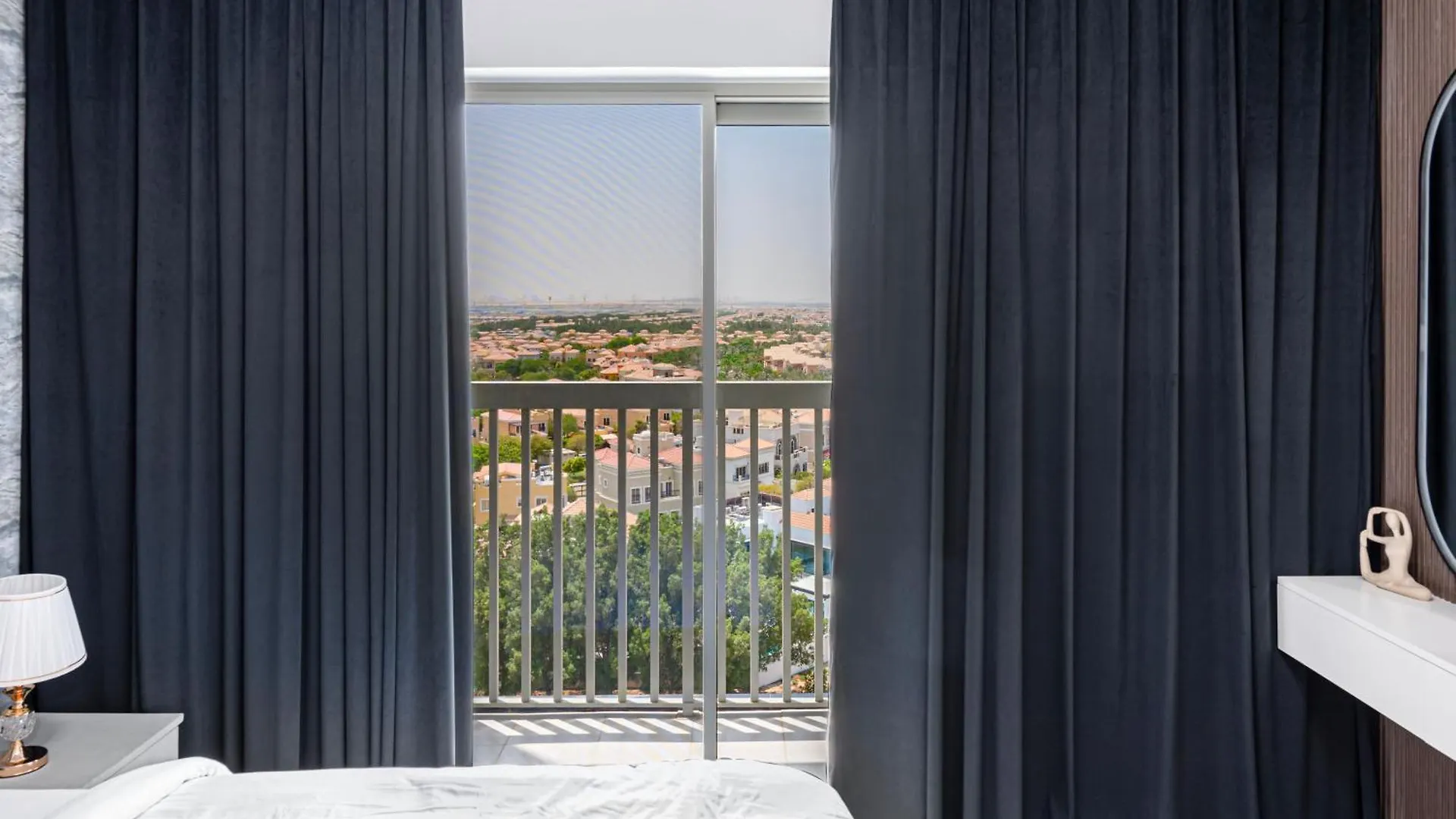 Apartment Chic Urban Retreat Immerse Yourself In Comfort Dubai